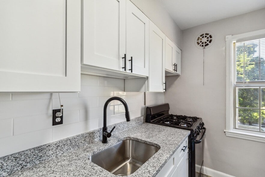 Building Photo - Green Acres Apartments