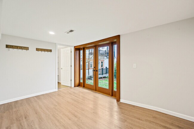 Building Photo - 6558 Seward Park Ave S