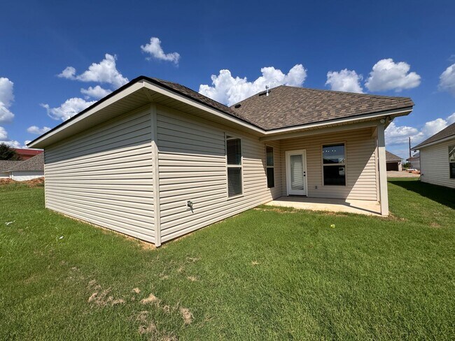 Building Photo - 818 Venecia Dr