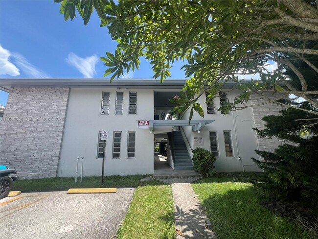 Building Photo - 7441 SW 59th Pl