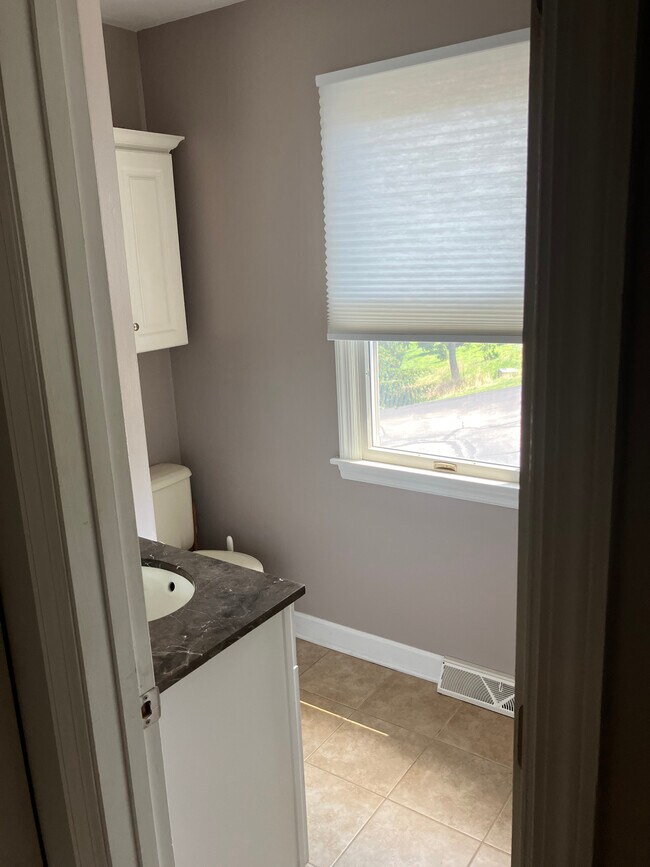 Building Photo - 77 Hennig Dr