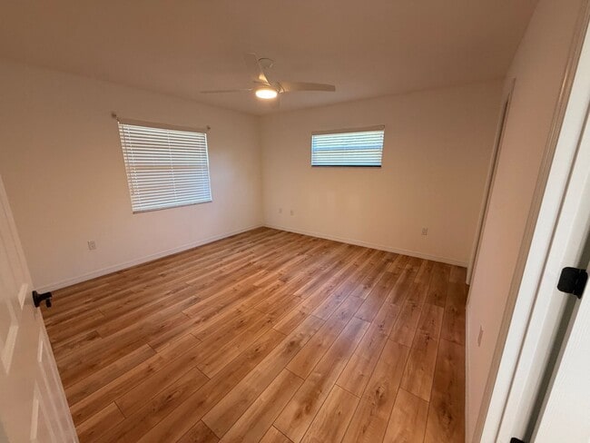 Building Photo - Highly sought after 2/2 in Gulf Gate