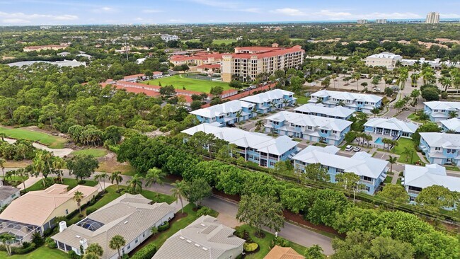 Building Photo - Fully Furnished 3 Bedroom, 3.5 Bath Townhome