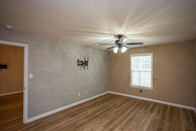 Building Photo - 6053 Sanibel Dr