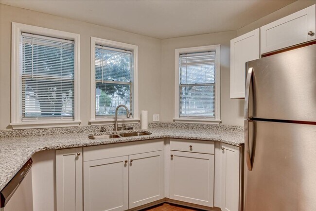Building Photo - 305 Telfair St