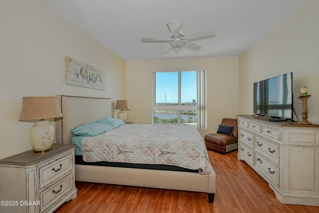 Building Photo - 231 Riverside Dr