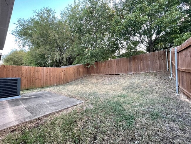Building Photo - 3/2 Duplex with Garage