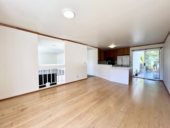 Building Photo - Spacious 4-Bed, 3-Bath Single-Family Home ...