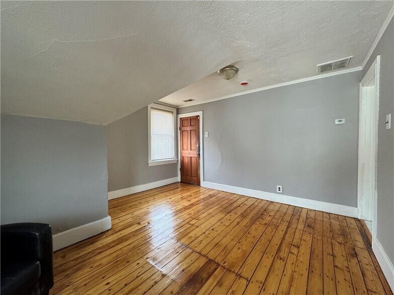 Building Photo - 910 Atwells Ave