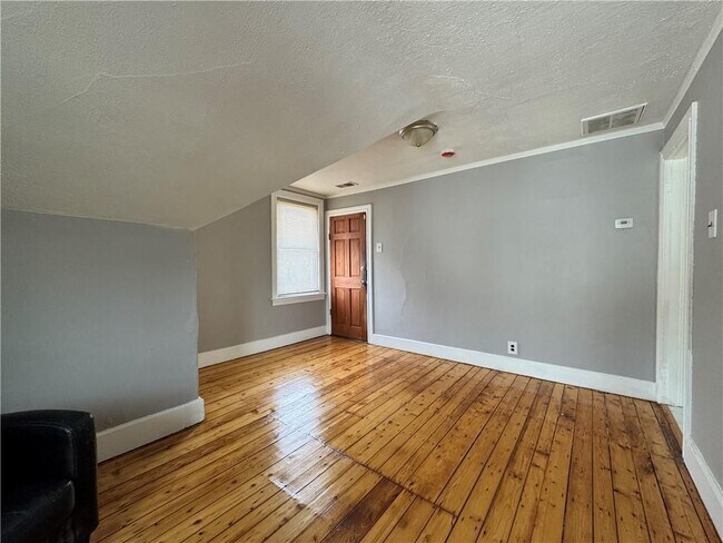 Building Photo - 910 Atwells Ave