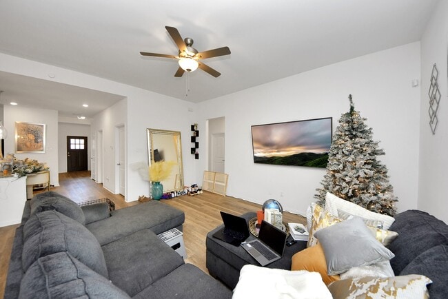 Building Photo - 9447 Klein Ln