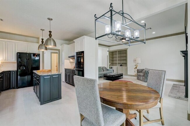 Building Photo - 3616 Burlington Dr