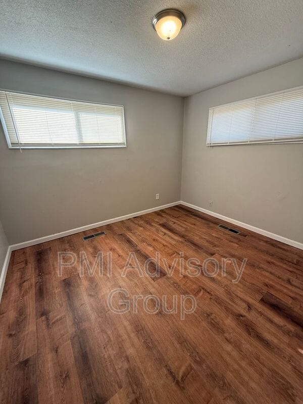 Building Photo - 3525 SE Adams St