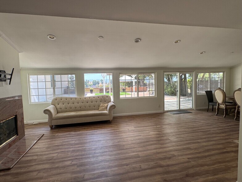 Building Photo - 5853 McDonie Ave
