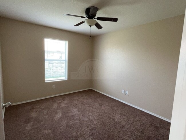 Building Photo - 3308 Lakecrest Dr