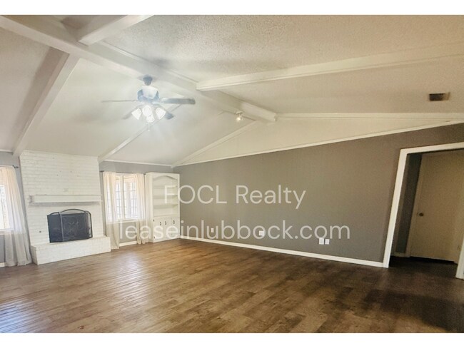 Building Photo - Updated and cozy 3/2/2