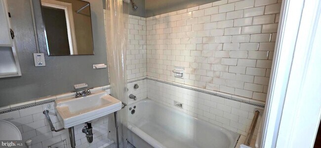 Building Photo - 1954 Columbia Rd NW