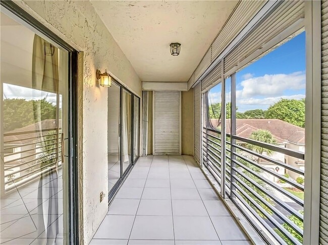 Building Photo - 6342 Longboat Ln W