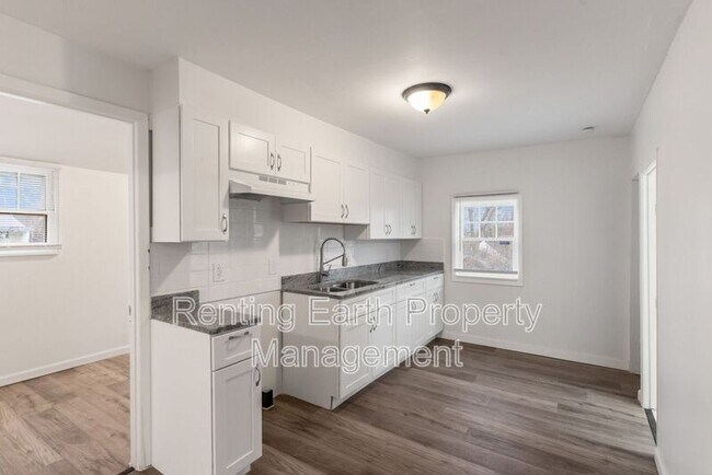 Building Photo - 9746 Diamond Dr