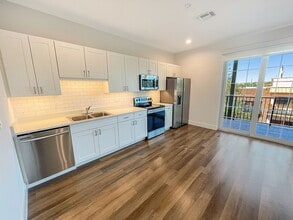Building Photo - 201 S Sanford Ave