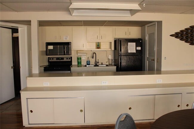 Building Photo - 4240 Ironwood Cir