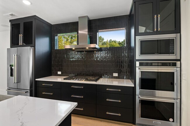 Building Photo - 4-bedroom, 4-bathroom Custom Home in Durha...