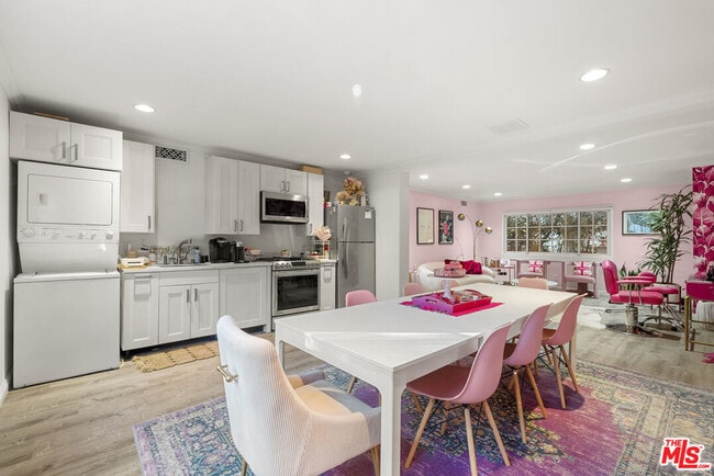 Building Photo - 906 Benedict Canyon Drive