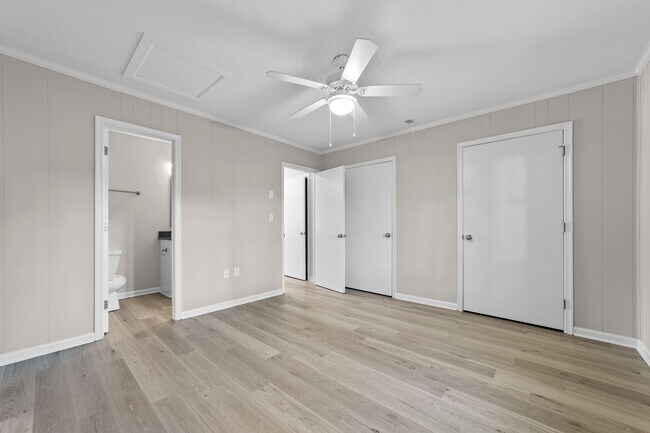 Building Photo - Hot Summer Savings at Villas on 55!
