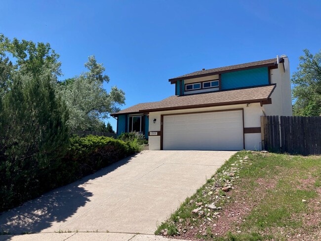 Building Photo - 4 Bedroom with AC and a fireplace on the W...