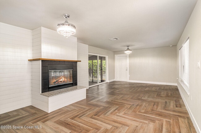 Building Photo - 175 Melaleuca Dr