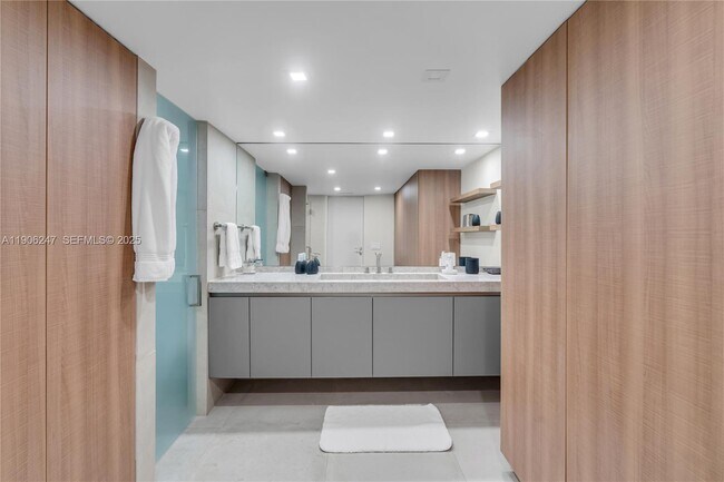 Building Photo - 3 Grove Isle Dr