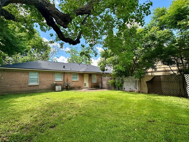 Building Photo - 5720 Parwill St