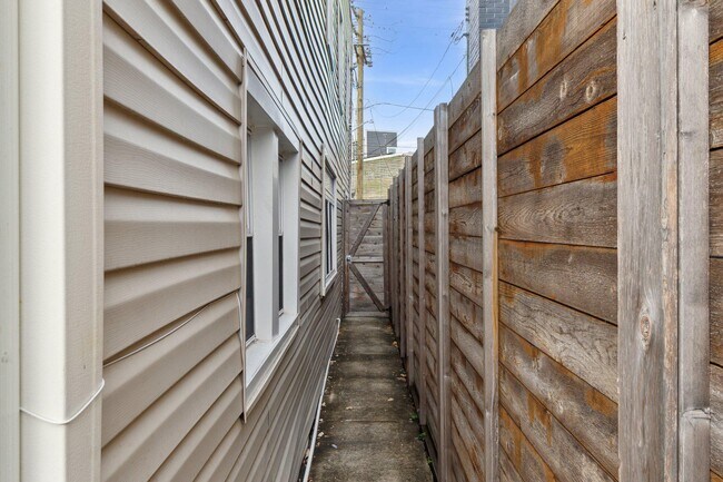 Building Photo - 2241 Prout St SE