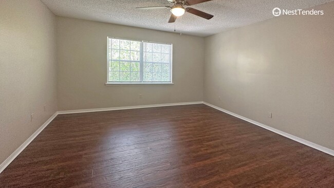 Building Photo - Large Updated Townhome in Argyle Forest!