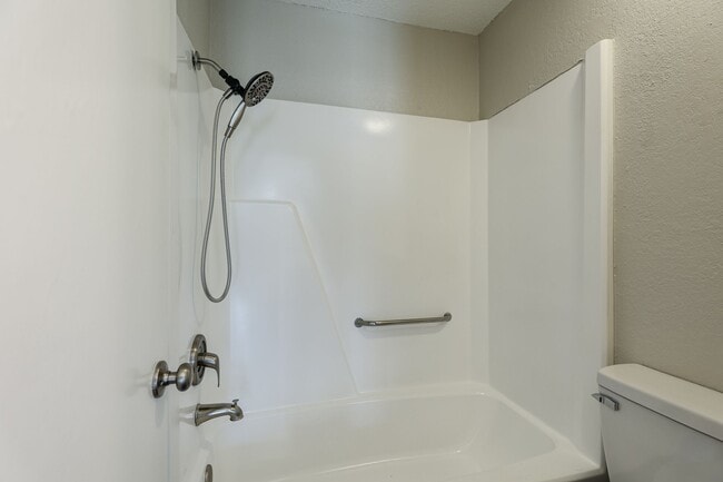 Building Photo - Home Like Living at Apartment Prices