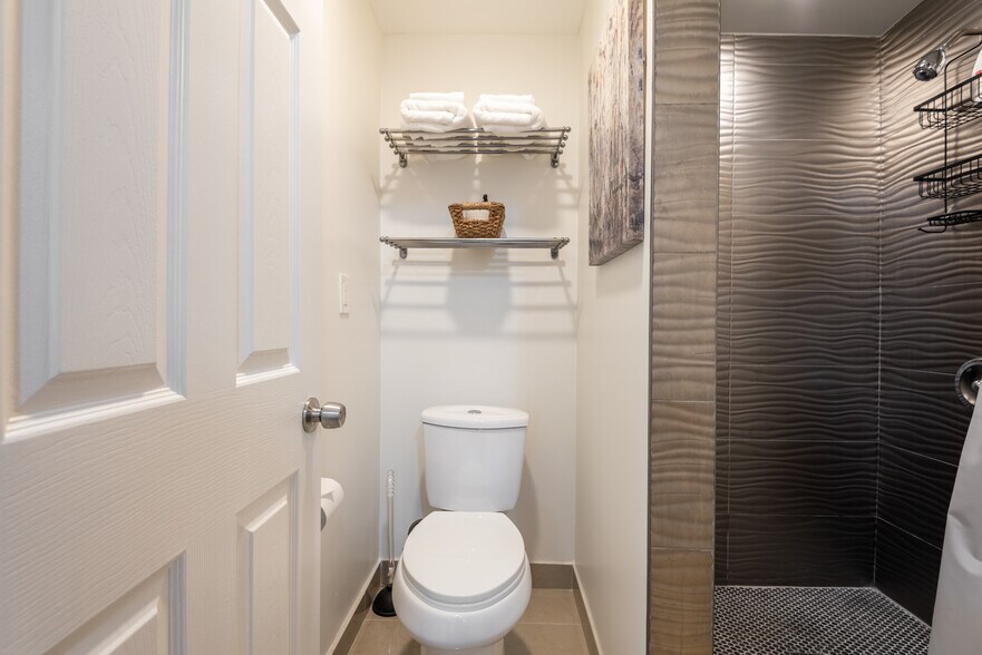 Building Photo - 1138 1/2 W 52nd St