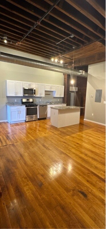 Building Photo - 116 N 5th St