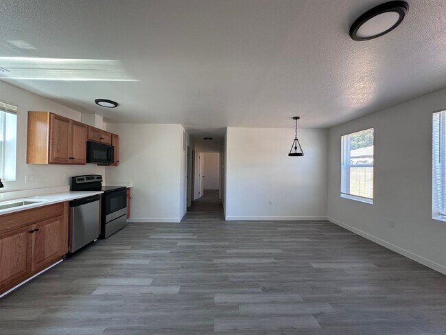 Building Photo - Brand New Construction 2 Bed 1 Bath Duplex!