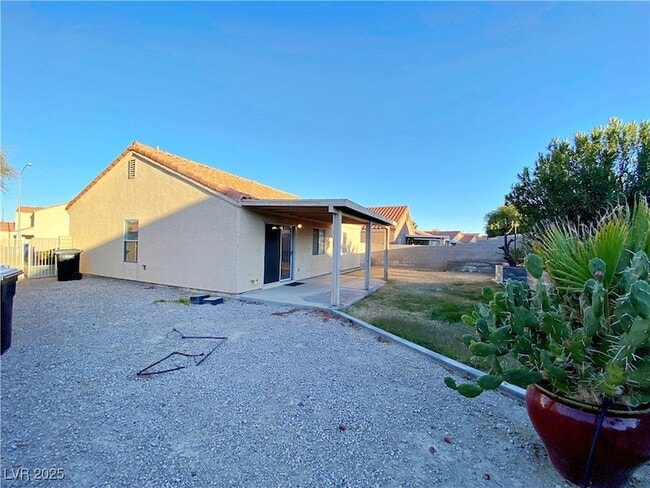 Building Photo - 1037 Cedar Pines St