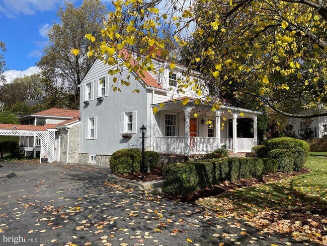 Building Photo - 10130 Blake Ln