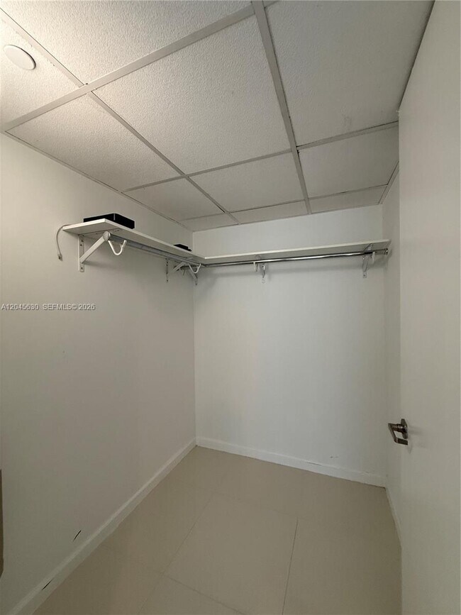 Building Photo - 495 Brickell Ave