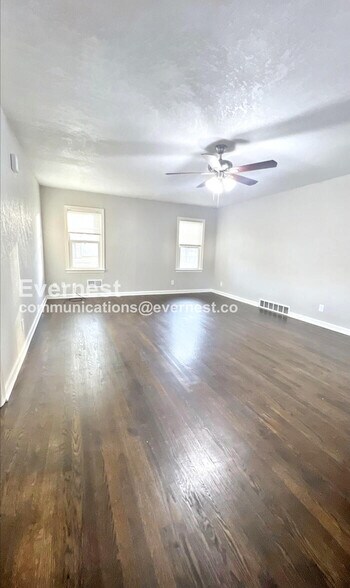 Building Photo - 9611 E 33rd St S