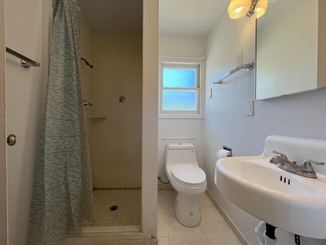 Building Photo - Charming 2-Bedroom Home with Open Living Space and Tile Flooring