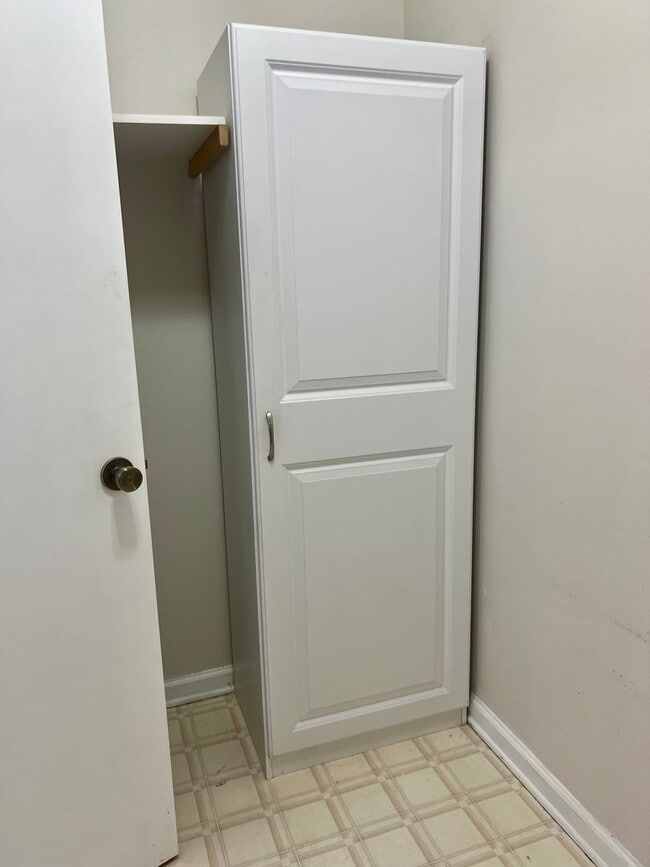 Building Photo - AVAILABLE NOW! 3 Bedroom, 2 Bath Home off Needmore Road