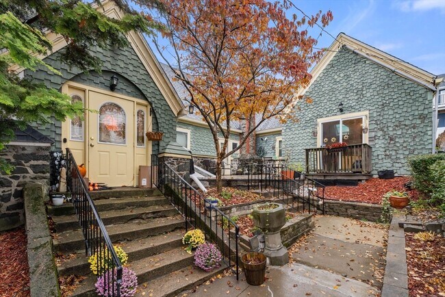 Building Photo - 890 Winthrop Ave