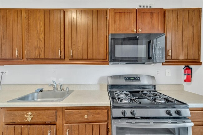 Building Photo - 4141 Henderson Rd