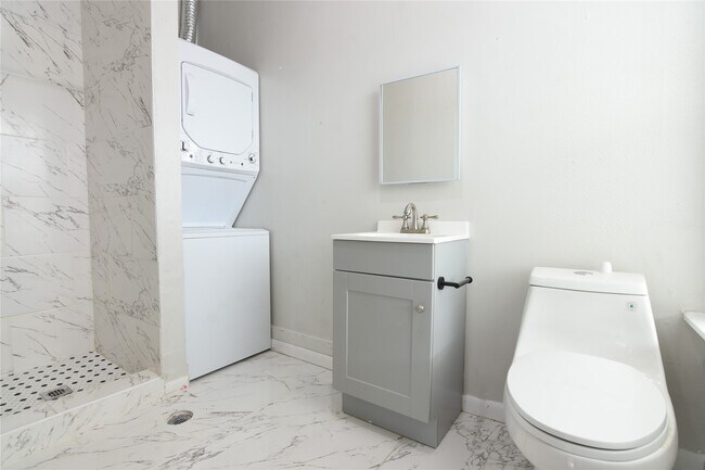 Building Photo - 615 Pacific St