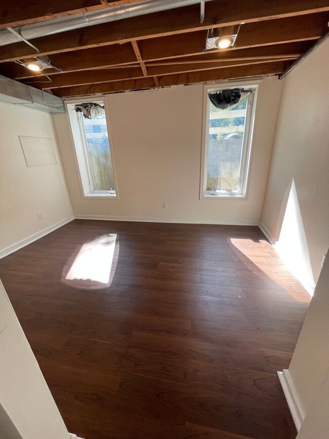 Building Photo - Nice Spacious 3 bd / 3 full bath and 2 half bath Home with Huge Backyard