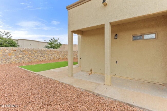 Building Photo - 2101 James White Dr