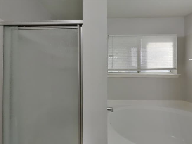 Building Photo - 6346 Hall Pond Ct